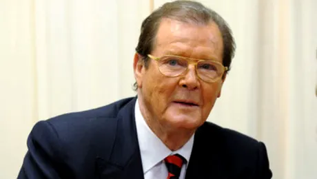 Roger Moore joacă la Castelul Peleş