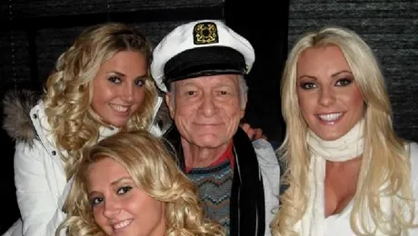 Hugh Hefner, colectionarul de „iepurasi blonzi”! (poze)