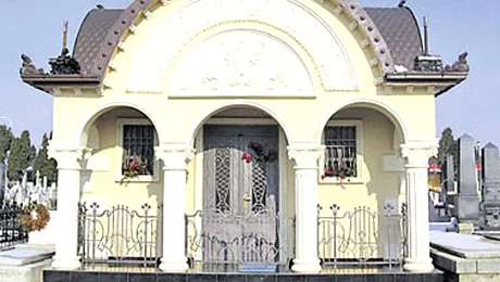 Tiganii din Timisoara se ingroapa in palate