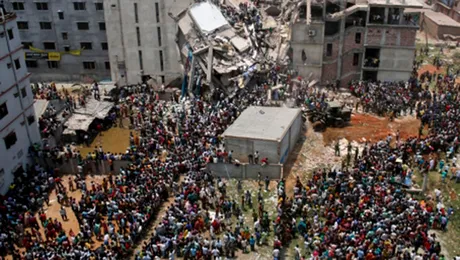 O clădire cu opt etaje s-a prăbușit azi dimineață, în Bangladesh