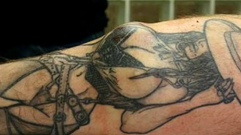 Si-a facut implant de silicoane pentru un tatuaj! (Galerie foto)
