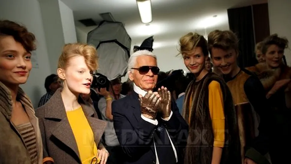 Karl Lagerfeld va crea haine pentru publicul larg