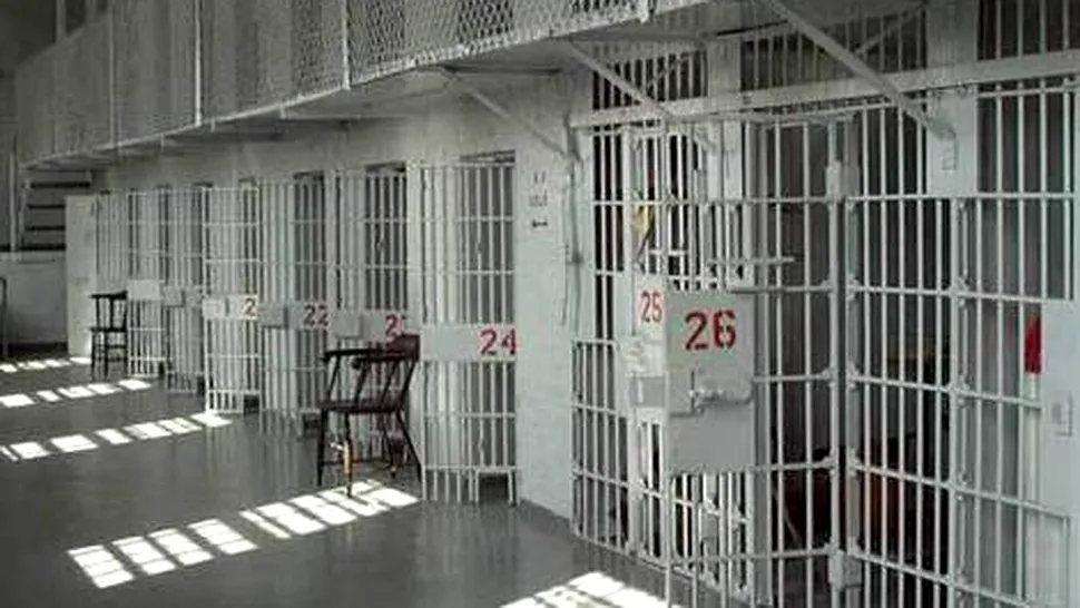 Guvernul eliberează aproape 13.500 de deținuți