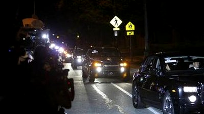 Coloana de limuzine cu care familia si priatenii lui Michael Jackson au ajuns la inmormantar