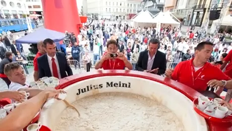 RECORD: Cel mai mare cappuccino din lume