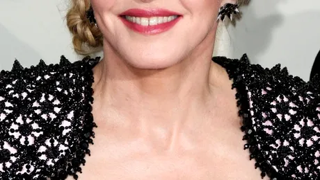 Madonna face din nou apel la americani pentru interzicerea armelor în SUA