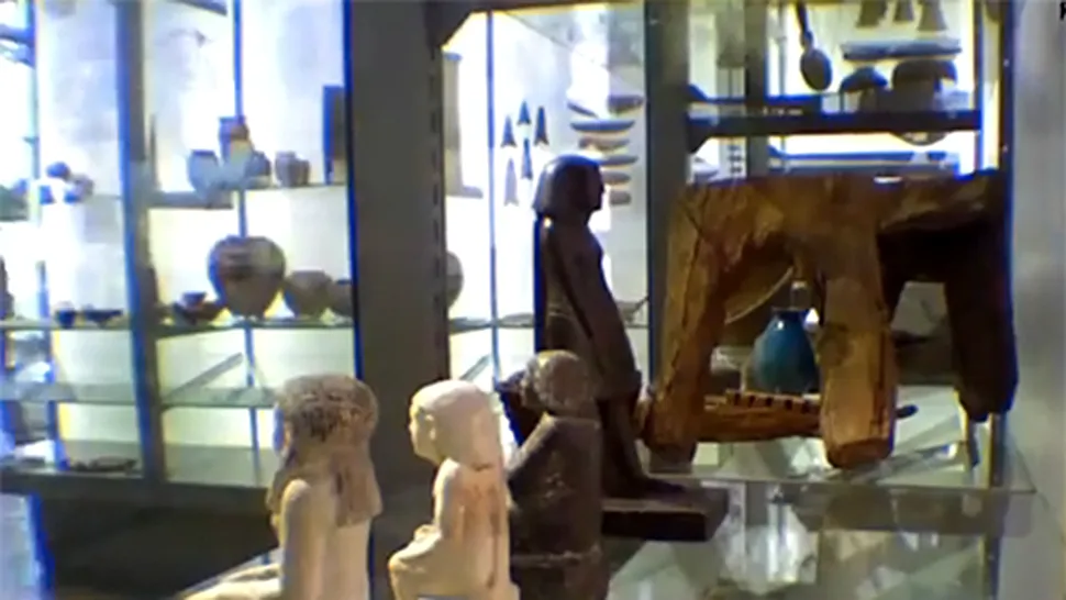 Blestem sau iluzie? Statuia egipteană care se mișcă singură (Video)