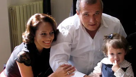 Carmen Trandafir lansează prima melodie cu fetiţa ei