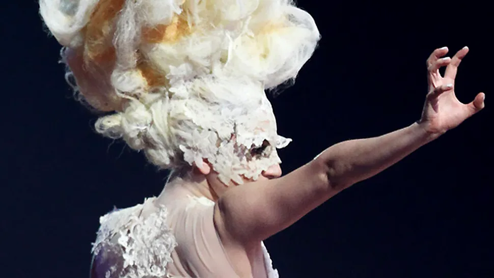 Lady GaGa a castigat trei premii la Brit Awards (Poze)