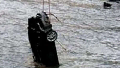 Masina agentului 007 a intrat la apa, dar pretul ei a urcat la cer