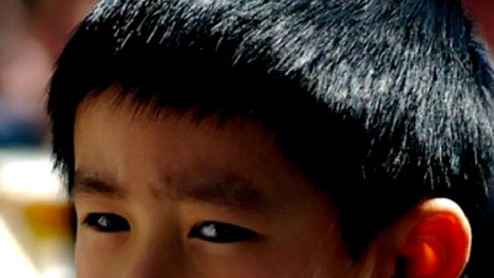 Singurul chinez din lume cu ochii albastri vede in intuneric