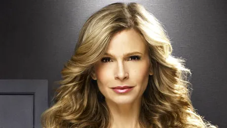 Kyra Sedgwick viseaza la sanii lui Charlize Theron