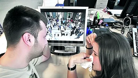 Doamnelor si domnilor telespectatori, bine v-am gasit la aceasta inmormantare LIVE!