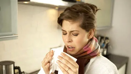 O femeie s-a ales cu gâtul dislocat din cauza unui strănut