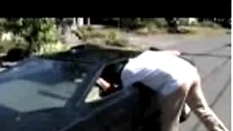 Coboratul din masina a devenit sport extrem pentru unii (VIDEO)