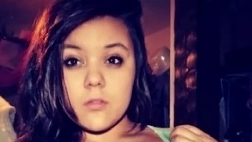 Viralul zilei: O adolescentă mănâncă un tampon folosit! (Video)