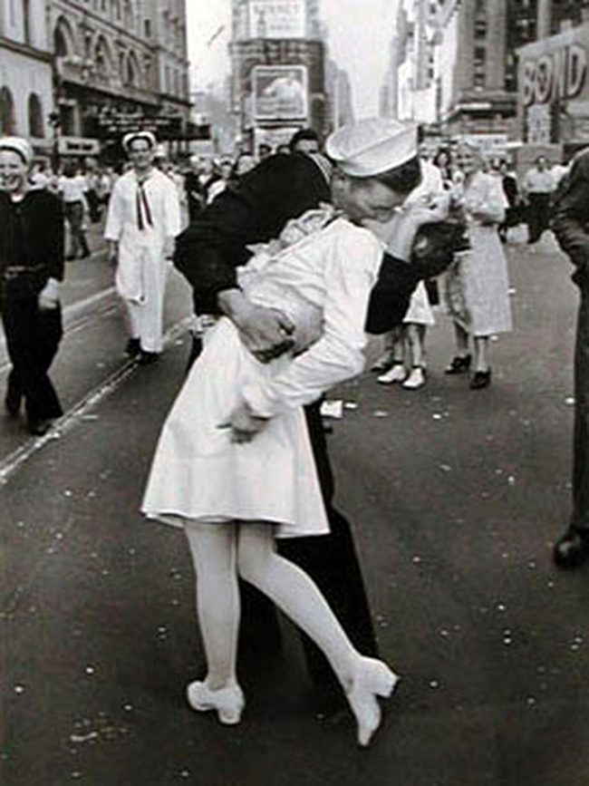 V.J. Day Times Square - Alfred Eisenstaedt, 1945 