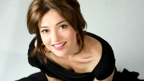 Oana Sârbu, cum nu aţi mai văzut-o niciodată: cu fustă mini