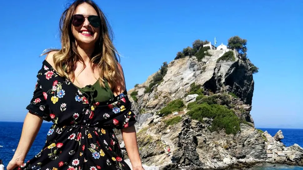 Bianca Purcărea, vacanţă pe insula grecească unde s-au filmat secvenţe din MAMMA MIA - FOTO