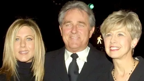 Jennifer Aniston a invitat-o la nunta sa pe mama lui Brad Pitt