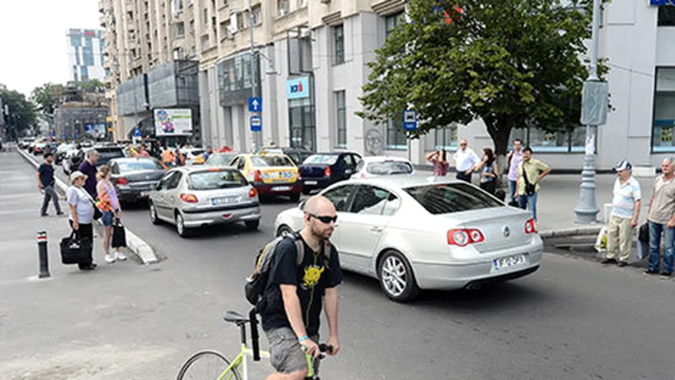 Bicicliștii au interzis să circule pe pista de pe Calea Victoriei