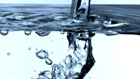 9 afecțiuni cauzate de consumul prea mic de apă