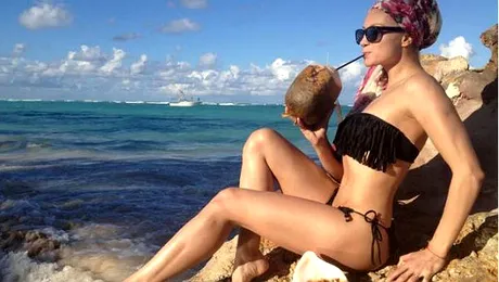 Acum e supersexy, dar cum arăta Lora când a debutat! De nerecunoscut – FOTO