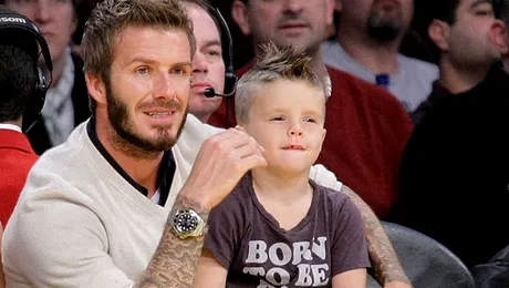 Puştiul lui David Beckham, prins cu gura pe şampanie!