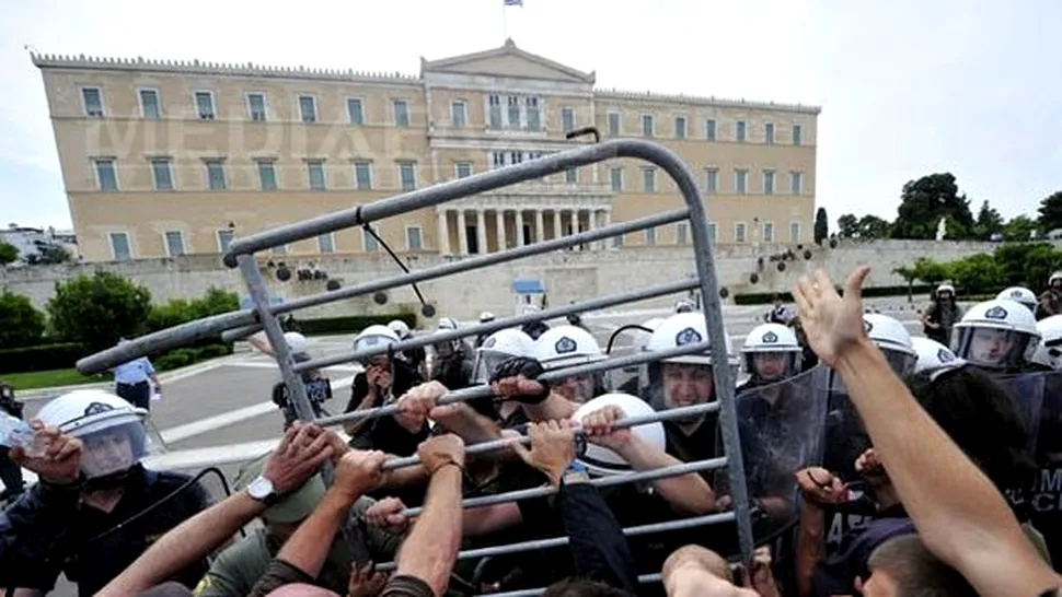Grecia: Manifestatiile de ieri conduc la remanierea Guvernului