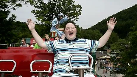 O femeie a cerut in casatorie o roata dintr-un parc de distractii