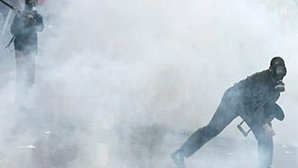 Greva generala in Grecia, cu gaze lacrimogene si coctailuri Molotov