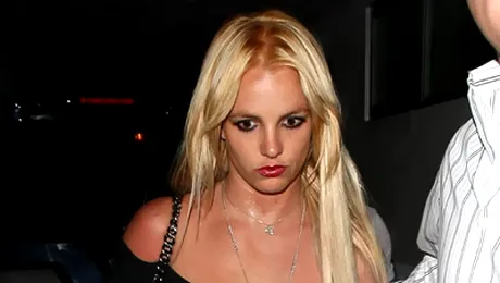 Britney Spears, dupa 9 ore petrecute la coafor (Poze)