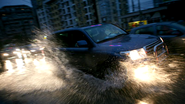 Duminica, in mai multe orase din tara a plouat torential