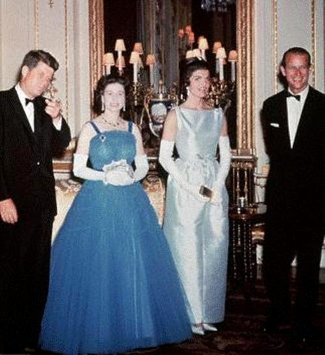 Regina Elisabeta a II-a cu J.F. Kennedy (presedinte SUA: 20 ianuarie 1961 - 22 noiembrie 1963)