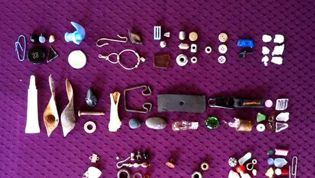 Fetița care hrănește ciorile, iar ele îi oferă cadouri