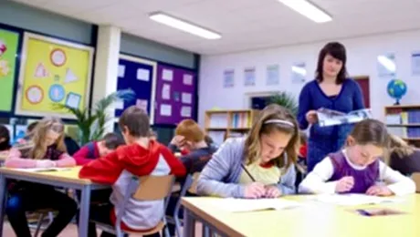 Lumina albastra folosita pentru a trezi elevii