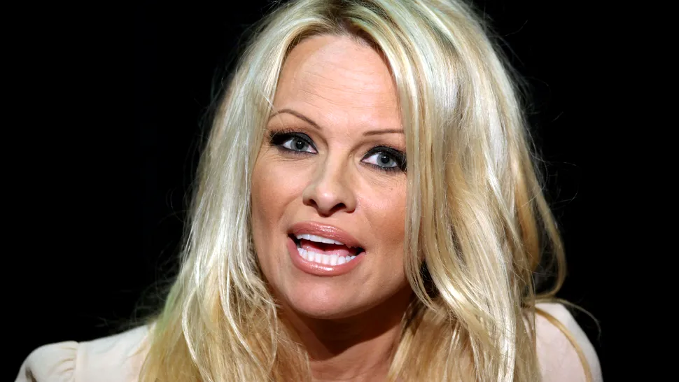 Pamela Anderson divorţează pentru a treia oară de Rick Salomon