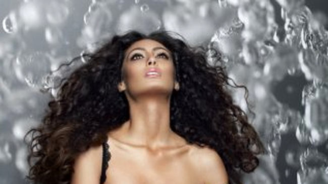 Claudia Pavel a pozat pentru FHM (aprilie 2011)