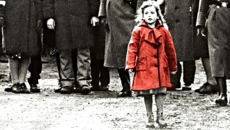 Ce s-a întâmplat cu fetița în haină roșie din filmul „Schindler’s List”?