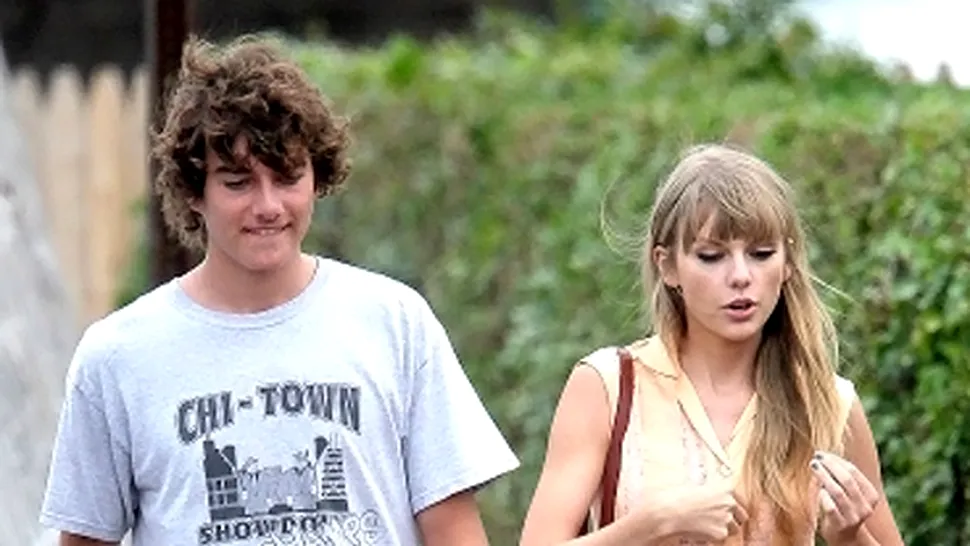 Taylor Swift s-a cuplat cu un membru al familiei Kennedy