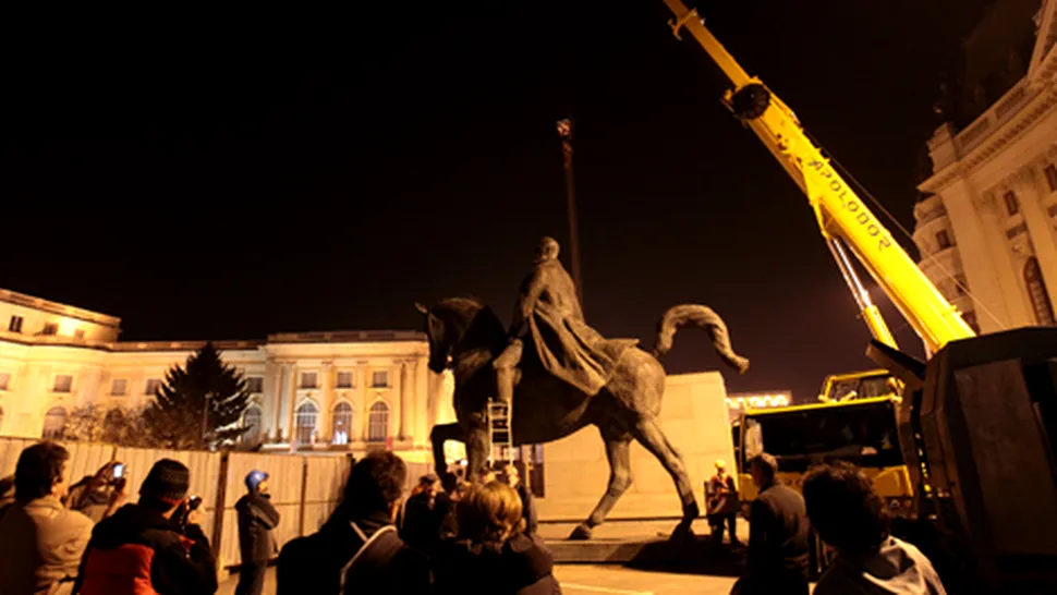 POZA ZILEI: Statuia lui Carol I, in Piata Revolutiei