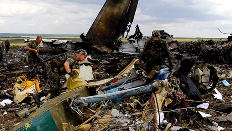 Un avion malaysian cu 298 de persoane la bord, doborât de o rachetă sol-aer în Ucraina