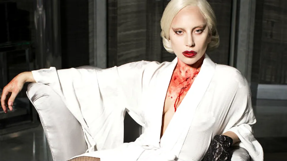 
Lady Gaga, în rolul contesei Elizabeth de Bathory, din serialul 