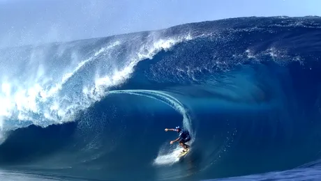 RECORD MONDIAL: Un american a facut surfing 26 de ore consecutiv