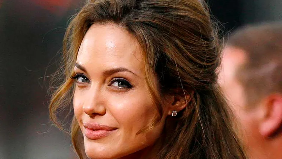 Angelina Jolie scrie o carte despre viata ei