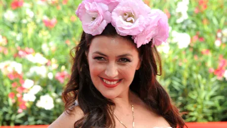 Rona Hartner încasează 4.000 de euro pe recital