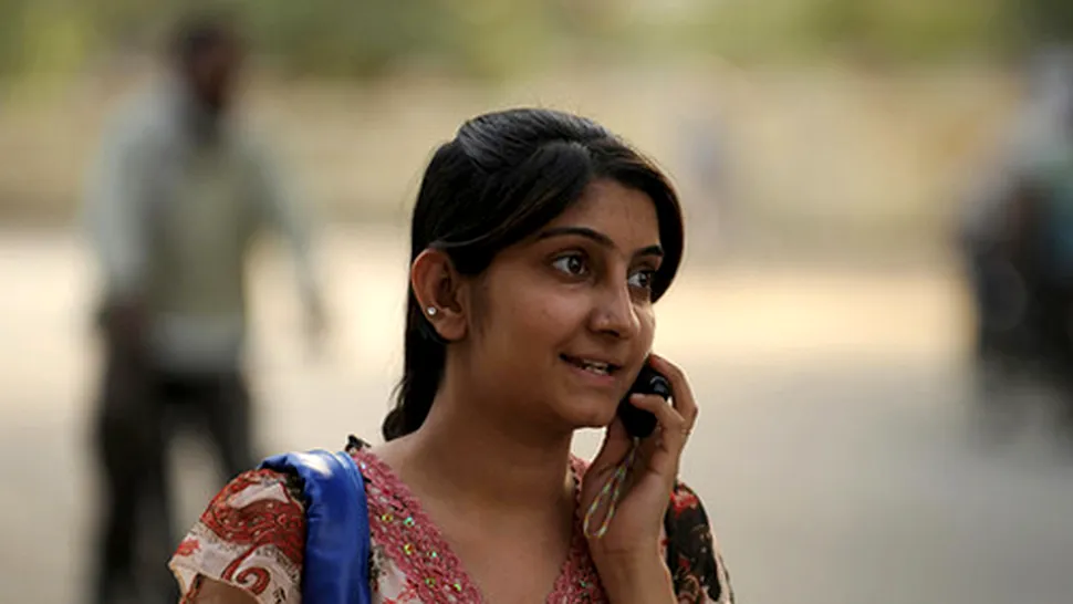 Femeile nemaritate din India nu au voie sa foloseasca telefoane mobile