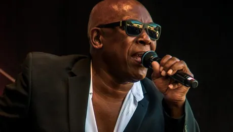 John Davis, vocea reală din Milli Vanilli, a murit din cauza COVID-19