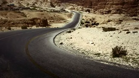 TOP 10: Cele mai ciudate străzi din lume