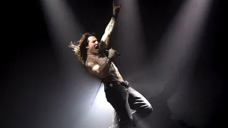 Tom Cruise este rocker supărat!